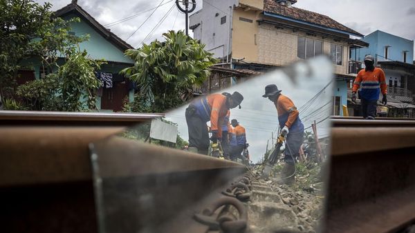 Persiapan Mudik, Rel Kereta di Cimahi Dirawat Intensif