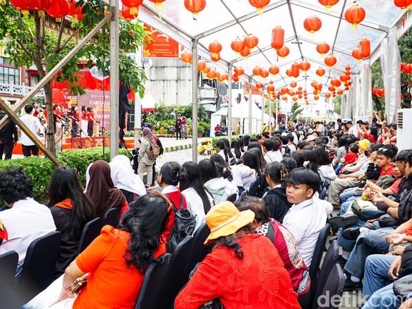 Potret Meriah Cap Go Meh di Pancoran Chinatown Point