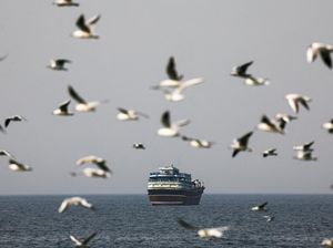 Penutupan Selat Hormuz Bikin Harga Minyak Naik, Kenapa?