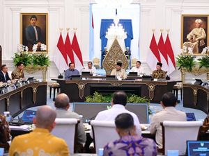 Kala Prabowo Bahas Isu Geopolitik Semeja dengan SBY dan Jokowi di Istana