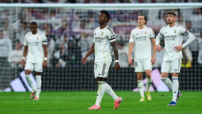 MADRID, SPAIN - MARCH 02: Players of Real Madrid CF looks on after the game the goal during the LaLiga EA Sports match between Real Madrid CF and Getafe CF at Estadio Santiago Bernabeu on March 02, 2026 in Madrid, Spain. (Photo by Diego Souto/Getty I