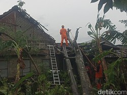 Puluhan Rumah di Tulungagung Rusak Diterjang Angin Puting Beliung