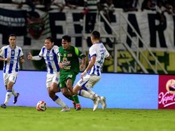 Dari Ankle Break Eliano hingga Gol Rivera, Tavares Puji Toni Firmansyah