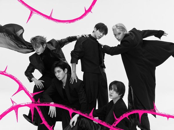 Foto Berduri TXT di Comeback 7TH YEAR: A Moment of Stillness in the Thorns