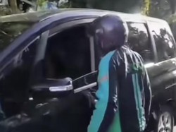 Driver Ojol di Makassar Pukul Wanita Usai Mobil Korban Rem Mendadak