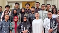Gaya Agnez Mo Buka Puasa Bersama KJRI di Dubai, Santun Dengan Gamis Hoodie