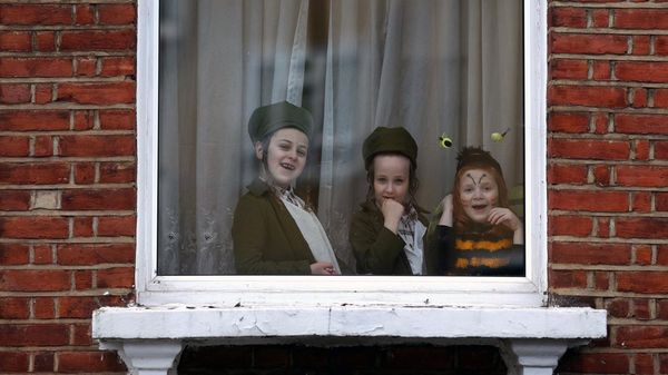 Anak-anak Berkostum Ramaikan Perayaan Purim di London