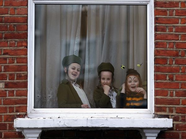 Anak-anak Berkostum Ramaikan Perayaan Purim di London