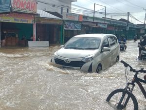 Banjir Parah Terjang Jalan Raya Klaten-Gunungkidul di Cawas Imbas Tanggul Jebol