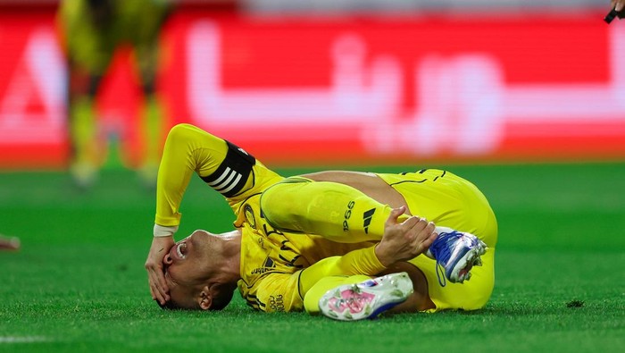 BURAYDAH, SAUDI ARABIA - FEBRUARY 25: Cristiano Ronaldo of Al Nassr reacts during the Saudi Pro League match between Al Najmah and Al Nassr at King Abdullah Sport City Stadium on February 25, 2026 in Buraydah, Saudi Arabia. (Photo by Yasser Bakhsh/Ge