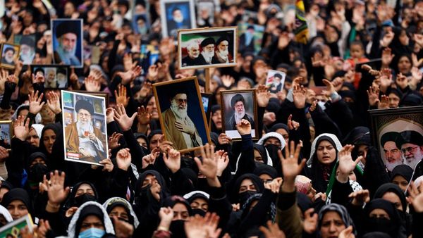 Ribuan Umat Muslim Syia di Kashmir Turun ke Jalan Usai Tewasnya Ali Khamenei