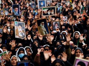 Ribuan Umat Muslim Syia di Kashmir Turun ke Jalan Usai Tewasnya Ali Khamenei