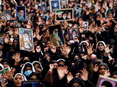 Ribuan Umat Muslim Syia di Kashmir Turun ke Jalan Usai Tewasnya Ali Khamenei