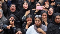 Video: Lautan Hitam di Ardabil, Saat Ribuan Warga Iran Berkabung untuk Khamenei