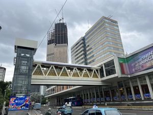 Warga Sambut Wajah Baru JPO Sarinah, Harap Kebersihan Dijaga