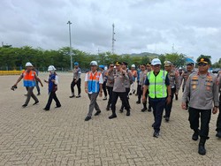 Pemudik Diminta Matikan Motor Cegah Keracunan Saat Antre di Pelabuhan Ciwandan