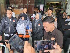 KPK Tahan Bupati Pekalongan Fadia Arafiq