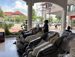 Konsumen Sempat Desak Penjaga Kursi Pijat Buat Ngaku Ambil Gelang Emasnya