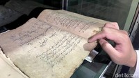 Melihat Al Quran Berusia 170 Tahun di Pondok Pesantren Tertua Mojokerto