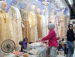 Ramai Gamis Bini Orang di Pasar Tanah Abang Jelang Lebaran, Ini Asal Usulnya