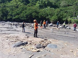 Video Perkembangan Pencarian Hari Kedua Korban Banjir Lahar Hujan Merapi