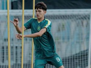 Tumbuh di Keluarga Sepakbola, Aleandro Alan Wujudkan Debut di Persebaya