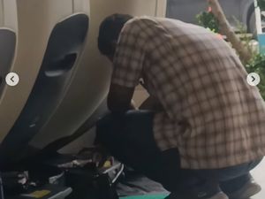 Tangis Penjaga Kursi Pijat Stasiun Gubeng Difitnah Curi Gelang Emas