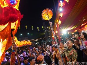 Parade Naga Bersinar di Pontianak Rajut Harmoni Antaretnis