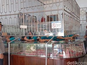 Siaga 3C Jelang Lebaran, Polisi Jaga Ketat Toko Emas di Banyuwangi