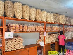 Kerupuk Kemplang Palembang Diserbu Warga untuk Oleh-oleh Lebaran