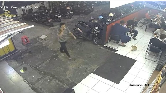 Pencuri Terekam CCTV di Resto Komika Praz Teguh Depok
