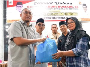 Andre Rosiade ke Kampung Lapai, Bagi 500 Sembako dan Serap Aspirasi Warga