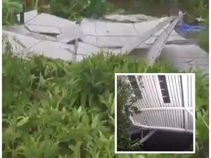 Angin Kencang Robohkan Atap Bandara Ngurah Rai