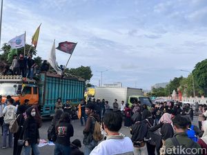 Demo Tutup Jalan di Pettarani Makassar Sore Ini, Lalin ke Alauddin Lumpuh