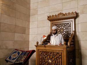 Teks Khotbah Jumat tentang Nuzulul Quran, Interaksi dengan Al-Quran