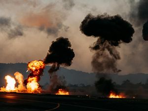 Kapal Tanker AS Diklaim Terbakar Kena Rudal Garda Revolusi Iran