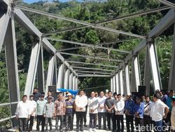 Gubsu Bobby Resmikan Jembatan Aek Sipange di Tapsel: Membangun ke Dalam