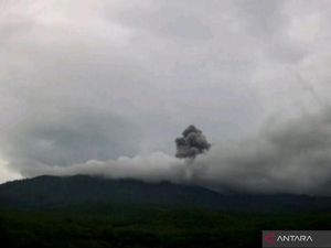 Gunung Lewotobi Laki-laki Kembali Erupsi, Semburkan Abu Vulkanik 1,2 Km
