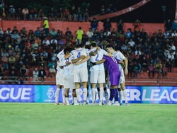 Strategi Bertahan Hidup 10 Pemain PSIM di Kandang Semen Padang