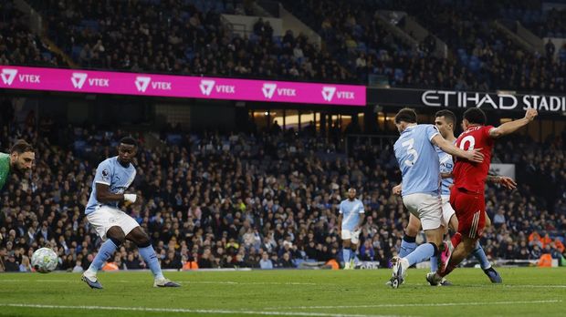 Soccer Football - Premier League - Manchester City v Nottingham Forest - Etihad Stadium, Manchester, Britain - March 4, 2026 Nottingham Forest's Morgan Gibbs-White scores their first goal Action Images via Reuters/Jason Cairnduff EDITORIAL USE ONLY. NO USE WITH UNAUTHORIZED AUDIO, VIDEO, DATA, FIXTURE LISTS, CLUB/LEAGUE LOGOS OR 'LIVE' SERVICES. ONLINE IN-MATCH USE LIMITED TO 120 IMAGES, NO VIDEO EMULATION. NO USE IN BETTING, GAMES OR SINGLE CLUB/LEAGUE/PLAYER PUBLICATIONS. PLEASE CONTACT YOUR ACCOUNT REPRESENTATIVE FOR FURTHER DETAILS..
