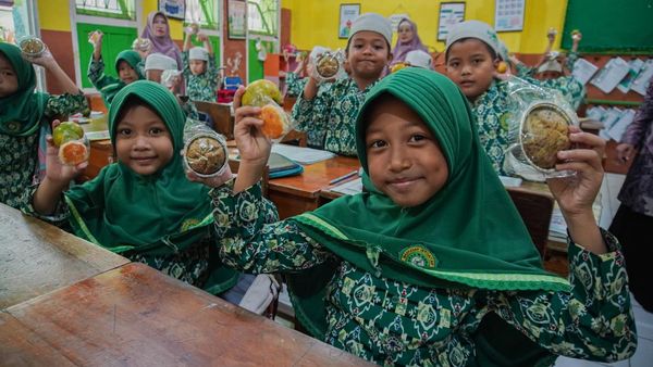 MBG di Lumajang Tetap Jalan Saat Ramadan, Menu Diubah Jadi Paket Kering