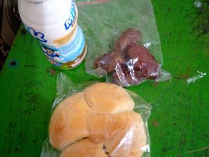 Menu MBG Kering di Lombok Barat Dikeluhkan Warga