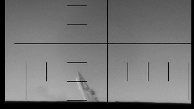 Momen kapal perang Iran tenggelam setelah dihantam torpedo yang diluncurkan kapal selam AS di Samudra Hindia