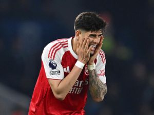 Gaya Main Arsenal Dikritik, Hincapie: Yang Penting Nggak Ilegal