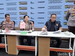 Pelaku Tempel Stiker QR Code Judol di Motor-Warkop Jaksel Ditangkap