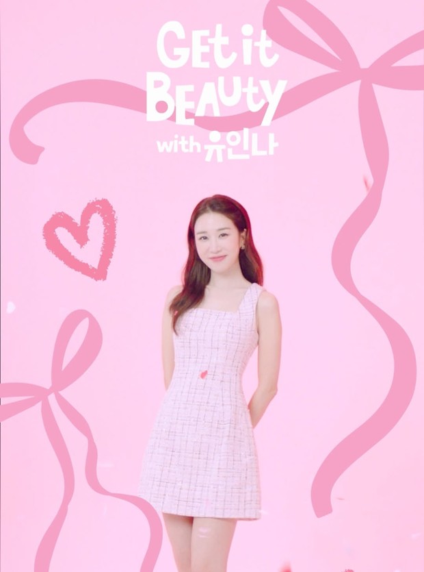 Potret Yoo In Na dalam poster acara 'Get It Beauty'.