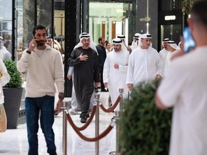 Video Cara Presiden UEA Bikin Warganya Tenang: Jalan-jalan di Mal Dubai