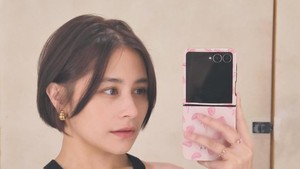 Prilly Latuconsina Potong Rambut Lagi, Omara Esteghlal: Seksi Sekali!