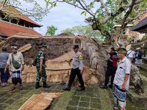 Bale Gong Pura di Ubud Roboh Diterpa Hujan dan Angin Kencang