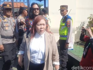 Putri Gus Dur hingga Ketua BEM UGM Hadiri Sidang Vonis Botok Cs